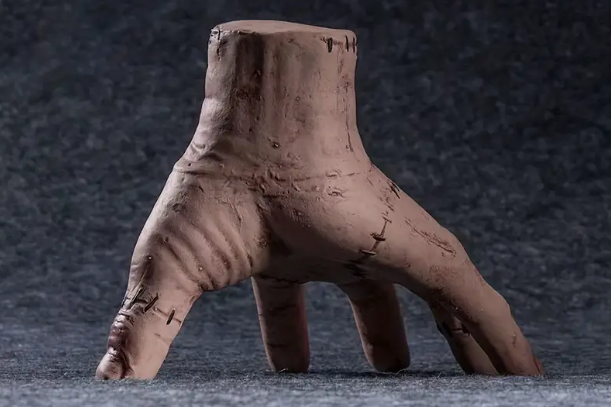 Mano famiglia Addams Gadget di Halloween davvero imperdibili