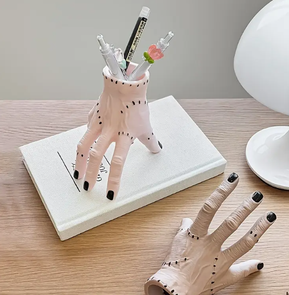 Mano famiglia Addams Gadget di Halloween davvero imperdibili